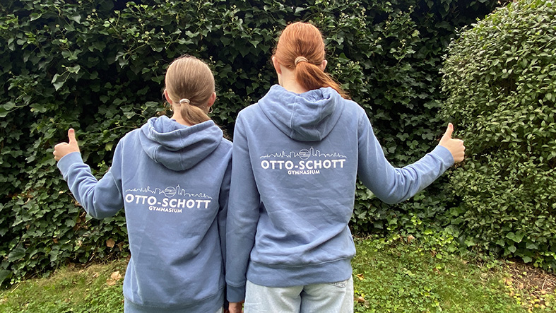 Zwei Schülerinnen des Otto Schott Gymnasiums Jena